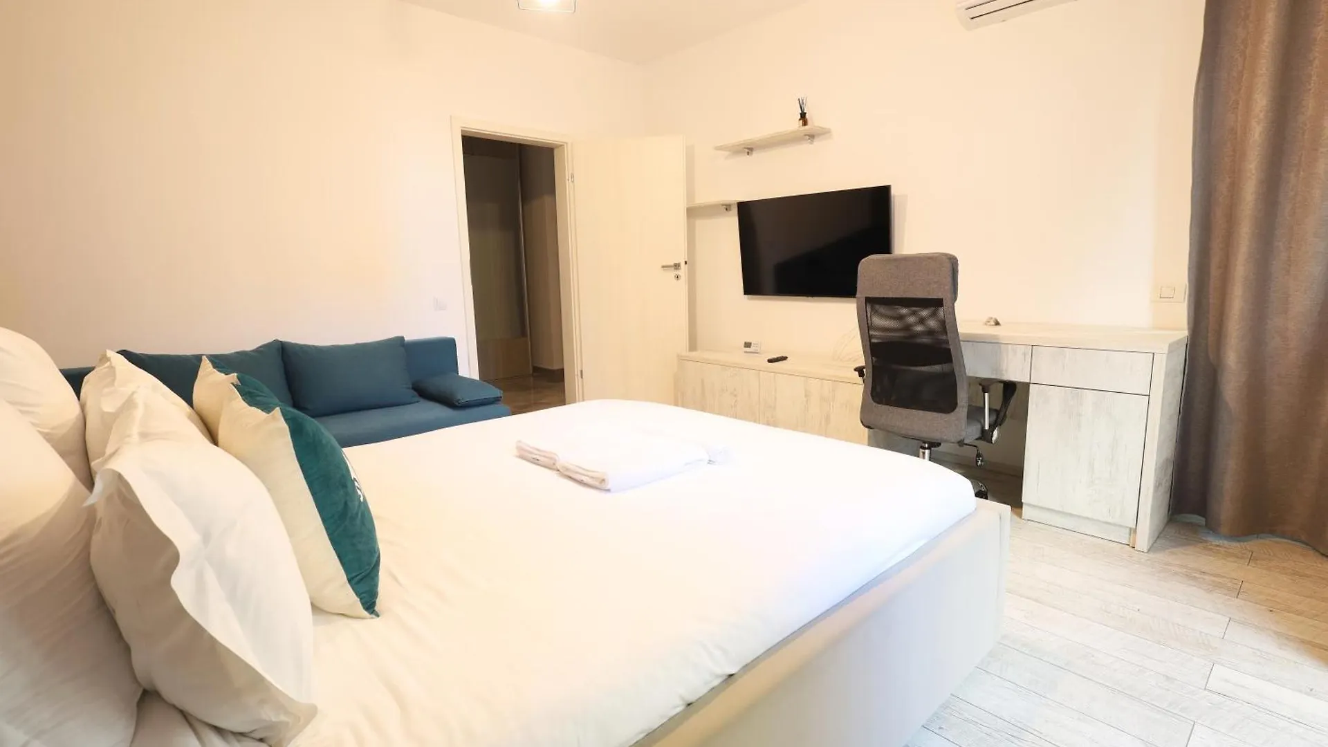 SmartConceptLiving Plaza Apartment Bucureşti 0*,