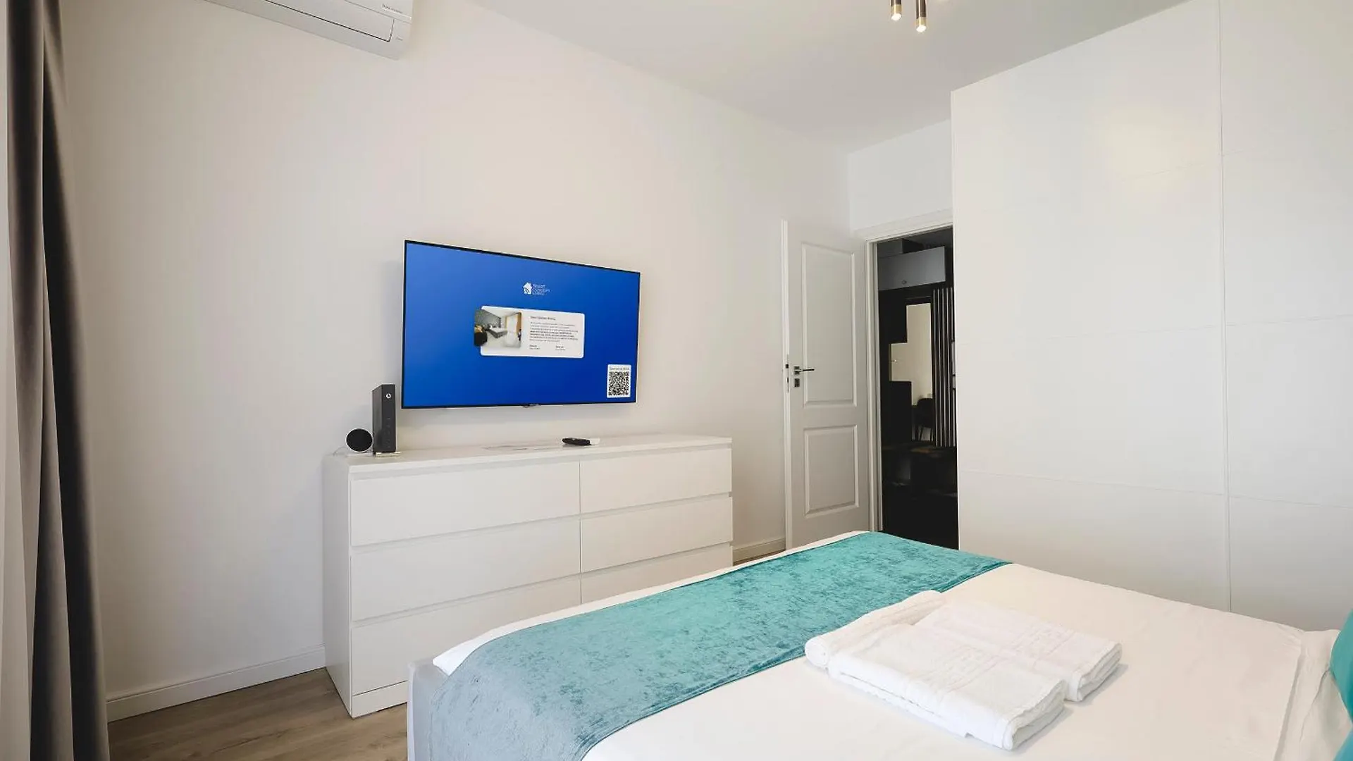 Smart Concept Living Plaza Apartment Bucharest 0*,  Romania