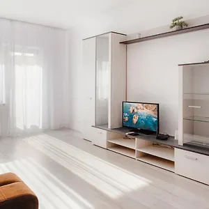 Apartament 2 Camere, Decomandat, In Zona Centrala Apartament