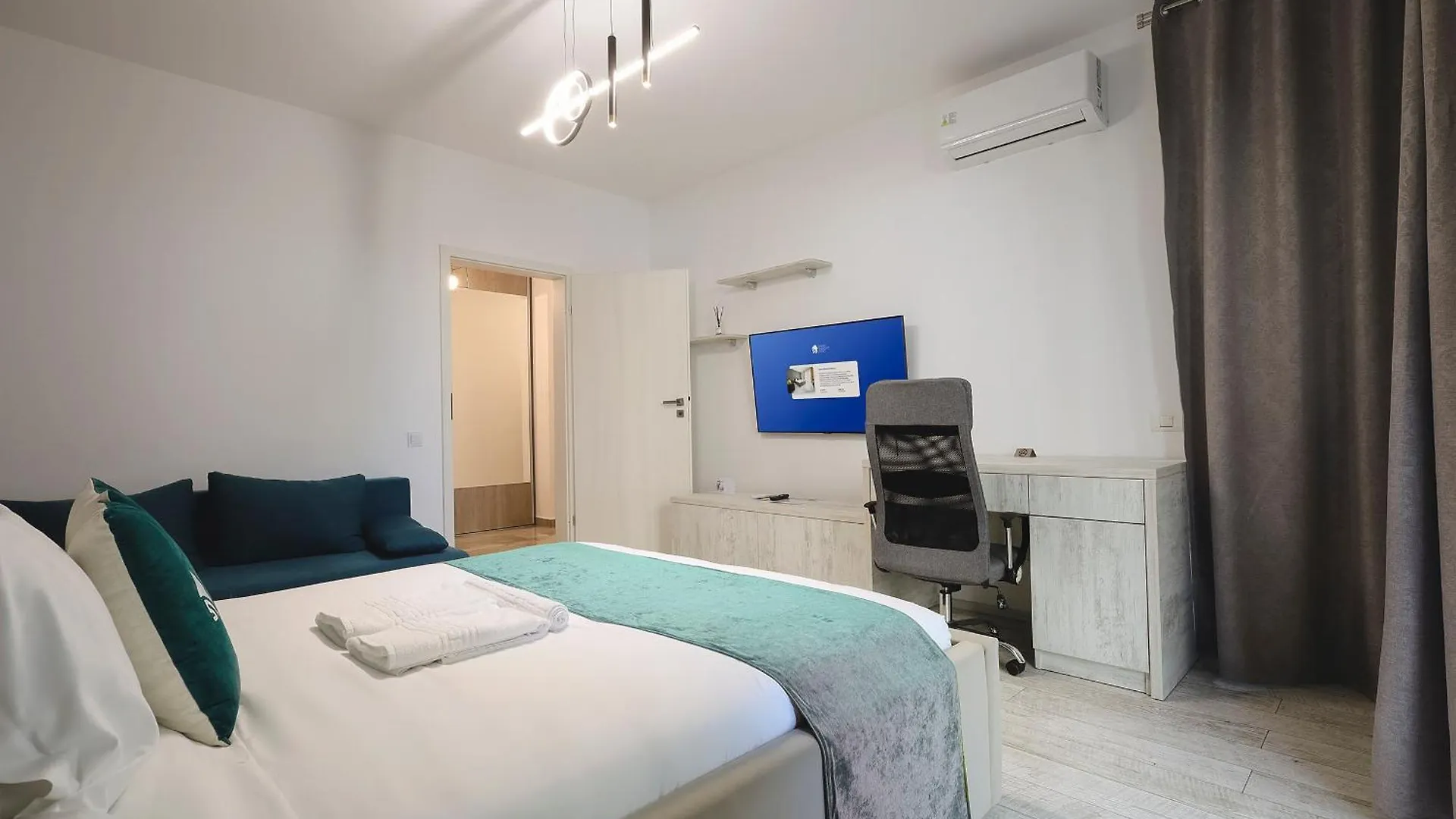 Smart Concept Living Plaza Apartment Bucharest